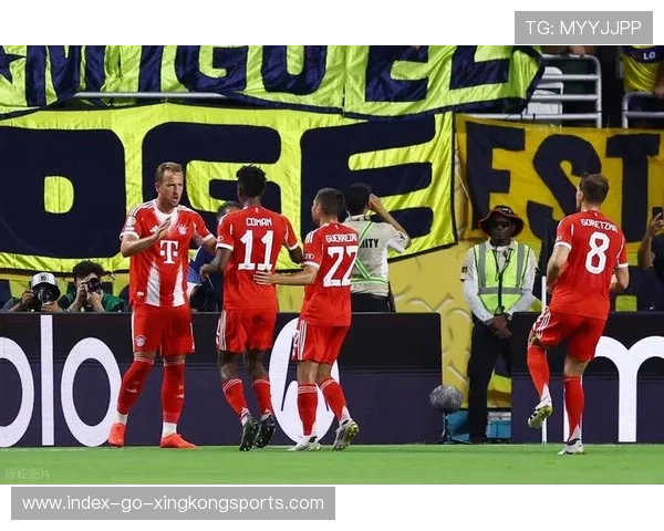 凯恩的经典一击：弧顶停球后顺势推射，瞬间征服全场