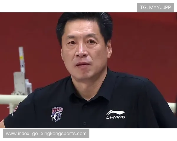 李春江场边调整高效,上海攻防两端顺畅流通