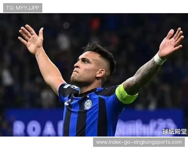 国米图拉姆禁区连续假动作晃开空间